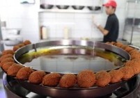 الاقتصاد بغزة: سنقوم بإغلاق  المطاعم المخالفة لقرار تسعيرة المأكولات الشعبية