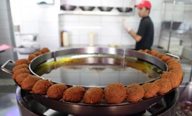 الاقتصاد بغزة: سنقوم بإغلاق  المطاعم المخالفة لقرار تسعيرة المأكولات الشعبية