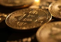 بيتكوين تتراجع وسط غموض محادثات السلام الأمريكية الإيرانية