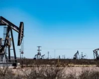 النفط يرتفع بعد شن ضربات أمريكية جديدة على إيران