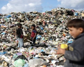 كارثة صحية وبيئية.. اتحاد بلديات غزة يحذر من انهيار وشيك للخدمات