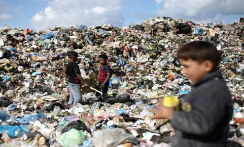 كارثة صحية وبيئية.. اتحاد بلديات غزة يحذر من انهيار وشيك للخدمات