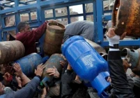 مع قرب رمضان.. شح غاز الطهي يعمق أزمات الغزيين