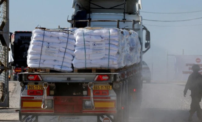 دخول 205 شاحنة تجارية و70 شاحنة مساعدات إلى غزة الإثنين