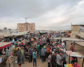 توقف الشاحنات يُلهب أسواق غزة وسط خلاف بشأن رسوم على التجار