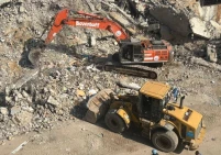 غزة.. البدء في إزالة ركام المباني من شارع الصفطاوي