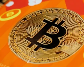 تعافي بتكوين.. اختراق مستوى 76 ألف دولار قد يدفعها سريعاً نحو 85 ألف دولار