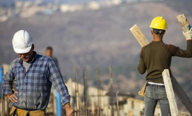 أكثر من 53 ألف فلسطيني يعملون في إسرائيل والمستوطنات