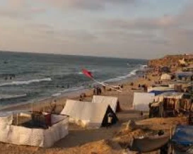 نقاط بيع واستراحات.. بلدية غزة تبحث إعادة الحياة إلى شاطئ البحر