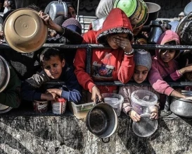 الأورومتوسطي: الاحتلال يستخدم المساعدات الإنسانية سلاحًا لتجويع الفلسطينيين