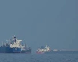 "اليوان الصيني" مقابل المرور الآمن.. شرط إيران للسماح لناقلات النفط بالعبور من هرمز