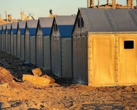 بدء المرحلة الثانية من إنشاء مساكن الفايبر جلاس لإيواء النازحين جنوب قطاع غزة