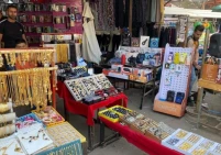 أسواق الضفة قبيل العيد... موسم باهت وخسارات تجارية غير مسبوقة