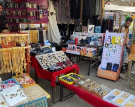 أسواق الضفة قبيل العيد... موسم باهت وخسارات تجارية غير مسبوقة