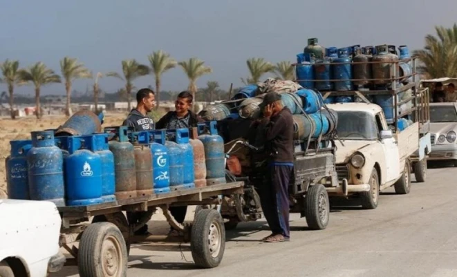 دخول 4 شاحنات غاز إلى غزة