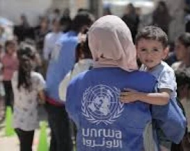 إضراب شامل وإنذارات بالعقوبات.. الخلاف يتصاعد بين إدارة أونروا واتِّحادات العاملين