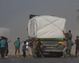 معبر "زيكيم": دخول 79 شاحنة تجارية إلى قطاع غزة اليوم الإثنين