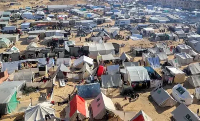 الخيام أشبه بأفران ملتهبة.. غزة بحاجة لـ 400 ألف وحدة سكنية لمواجهة أزمة الإيواء