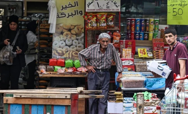 نيويورك تايمز: إسرائيل تخنق اقتصاد الضفة وتدفعه إلى الانهيار