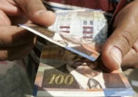 محللان للاقتصادية: نقل عبء رواتب موظفي السلطة للجنة إدارة غزة سيخفف من أزمة السلطة المالية