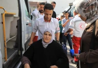 إجلاء 79 مريضا ومرافقا للعلاج بالخارج عبر معبر رفح