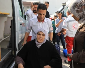 إجلاء 79 مريضا ومرافقا للعلاج بالخارج عبر معبر رفح