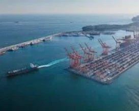 تعليق للعمليات في ميناء صلالة بسلطنة عمان